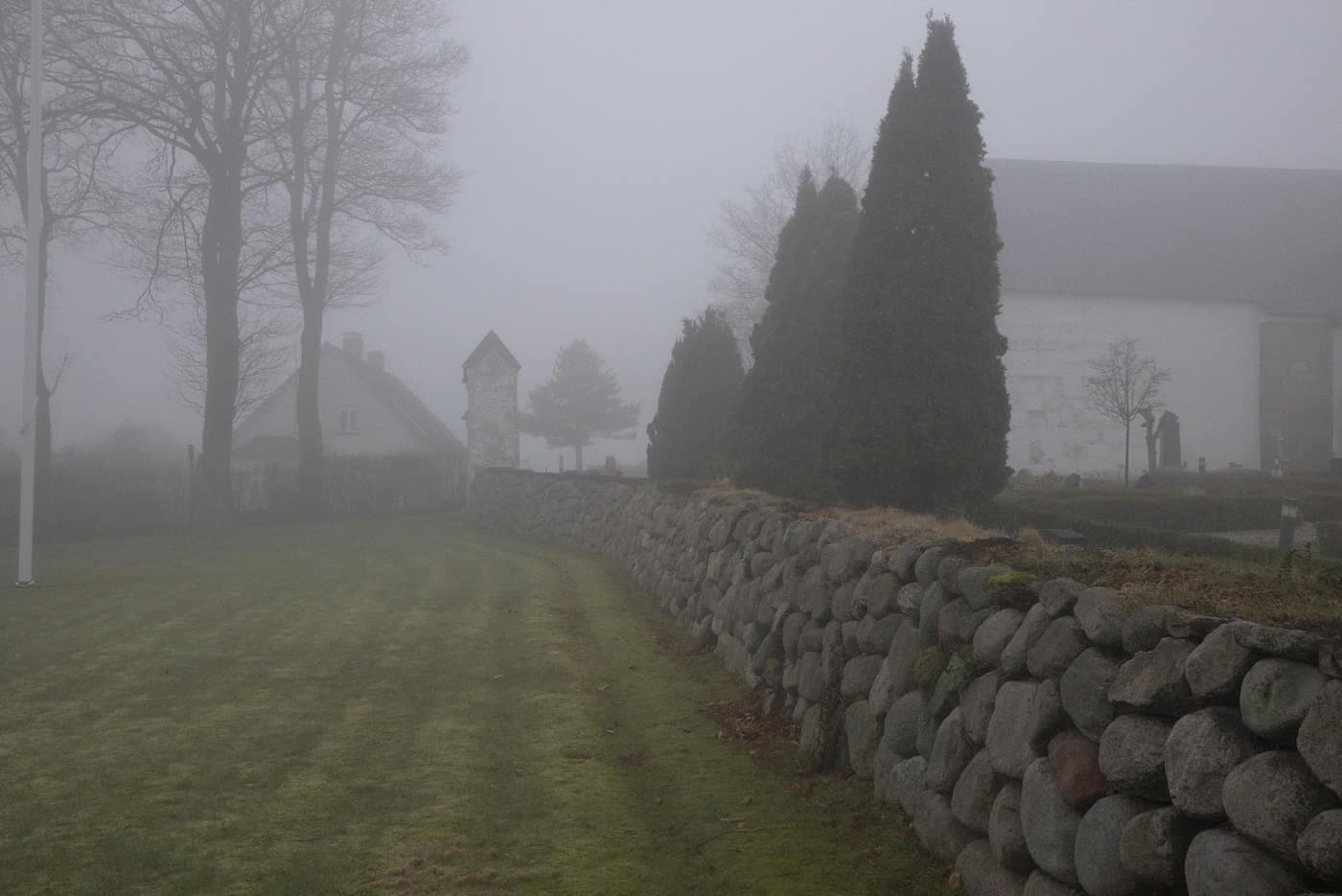 Mur i tåge